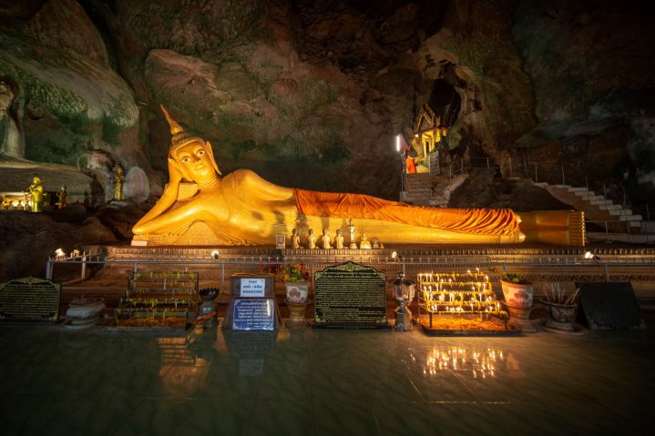 Liegender Buddha im Was Suwan Khuha Tempel, Thailand