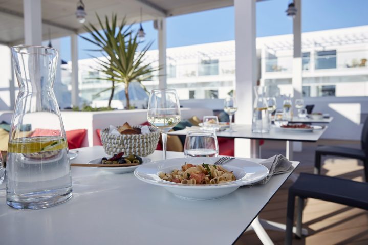 Restaurant mit Außenterrasse im ROBINSON CLUB Jandia Playa, Fuerteventura