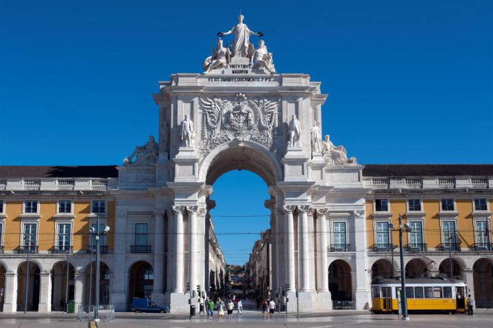 Tor in die Innenstadt Lissabons