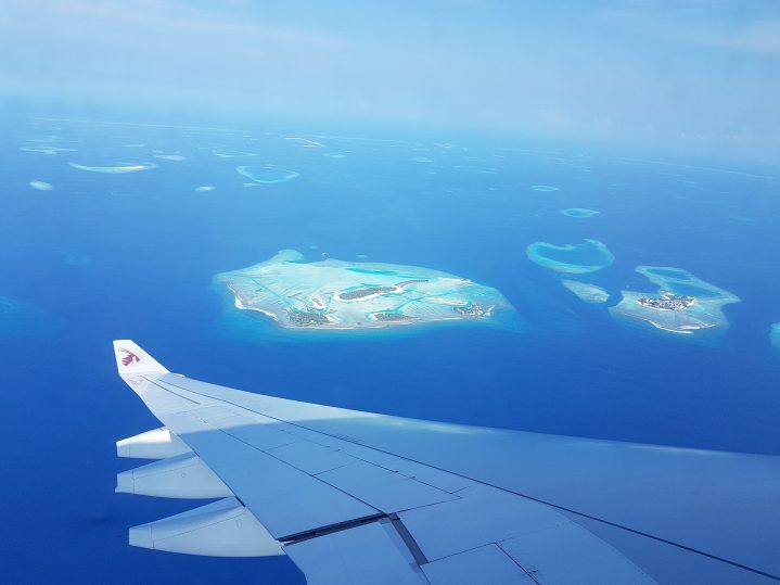 Flugzeug über den Malediven